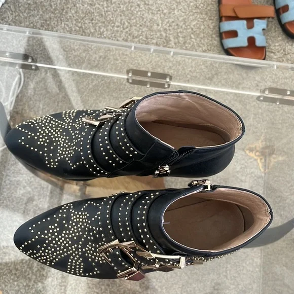 Inspired black boots w gold hardware - Picture 4 of 6